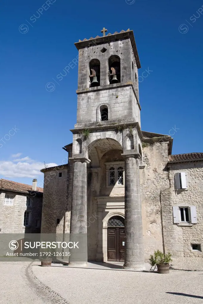 France, Ardeche, Gorges de l´Ardeche, Labeaume, the village square, 15th century St Pierre aux liens Church