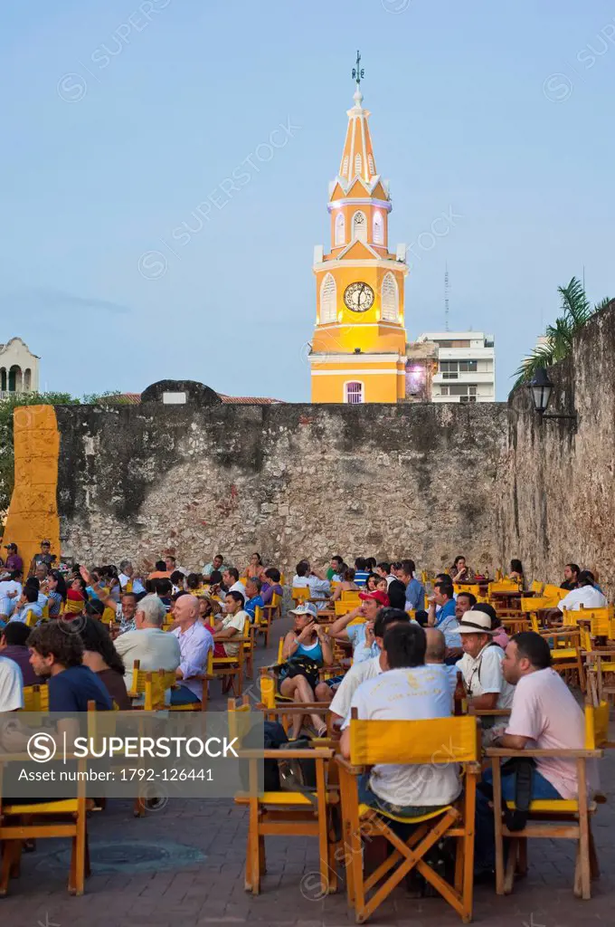 Colombia, Bolivar Department, Cartagena, listed as World Heritage by UNESCO, Colonial quarter, old town, cafe terrace on the Plaza de los Coches