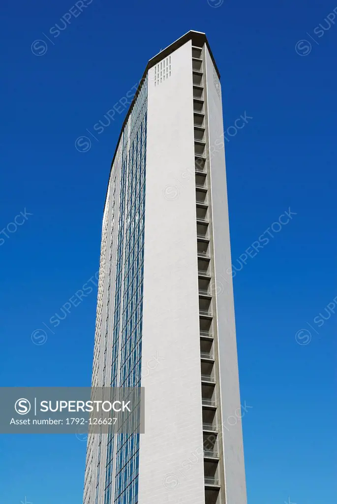Italy, Lombardy, Milan, Pirelli Tower, called Pirellone, 127 metres tall, built between 1956 and 1961 by architect Gio Ponti