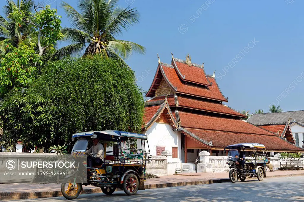 Laos, Luang Prabang Province, Luang Prabang City, listed as World Heritage by UNESCO, Wat Mai Temple, tuk tuk traffic on Main Street