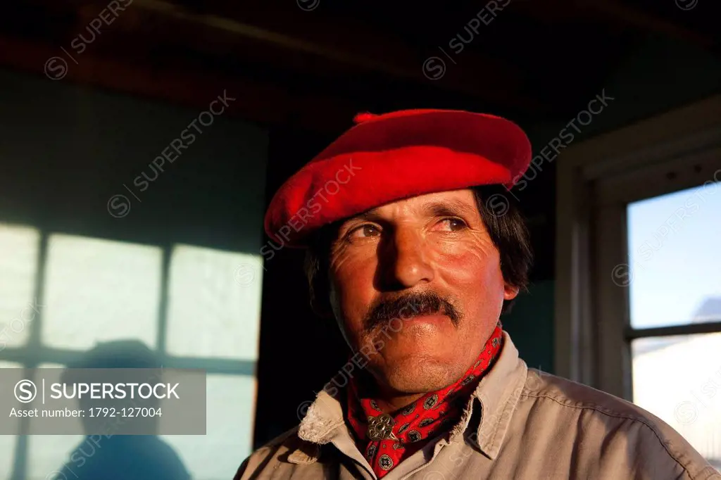 Argentina, Patagonia, Santa Cruz province, estancia Menelik Menelik farm, Perito Moreno national park, portrait of Felix gaucho of El Condor farm