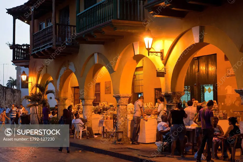 Colombia, Bolivar Department, Cartagena, listed as World Heritage by UNESCO, Colonial quarter, old town, Plaza de los Coches at dusk