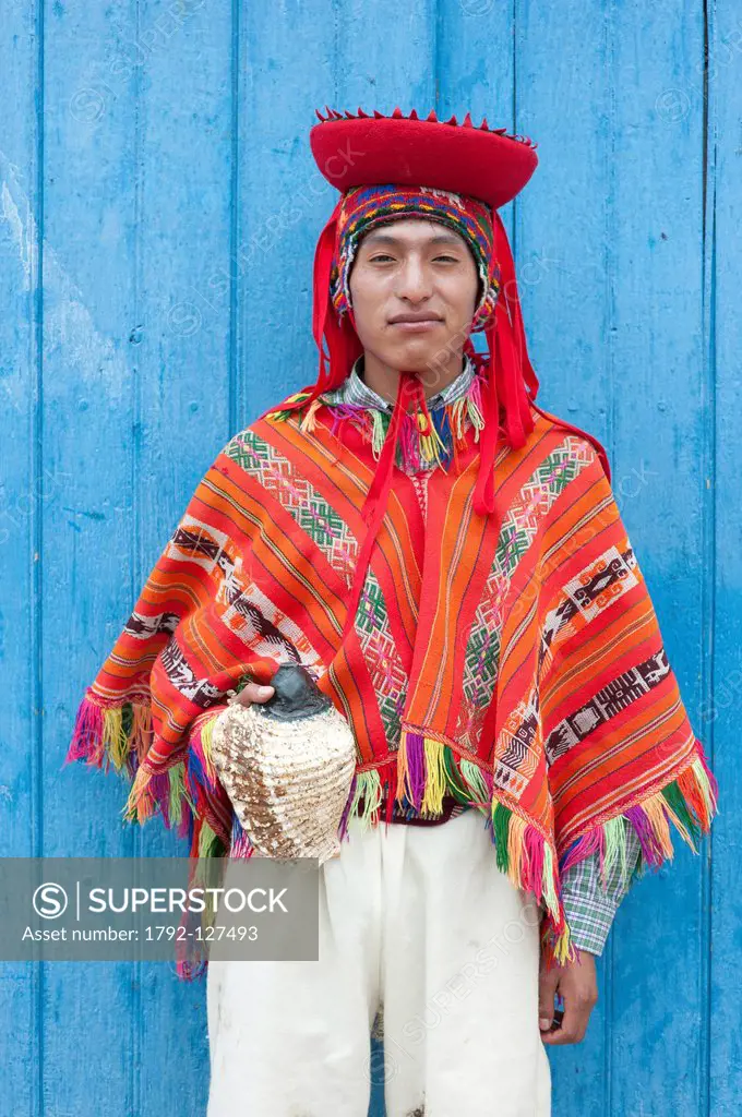 Peru, Cuzco Province, Huaro dancer in traditional costume for the festival of maize, Sara Raymi