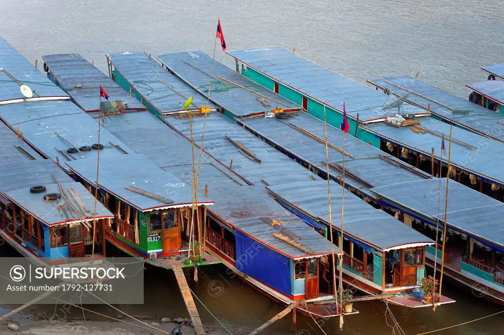 Laos, Luang Prabang Province, Luang Prabang City, Mekong River, traditional flat_bottomed boat for transporting passengers