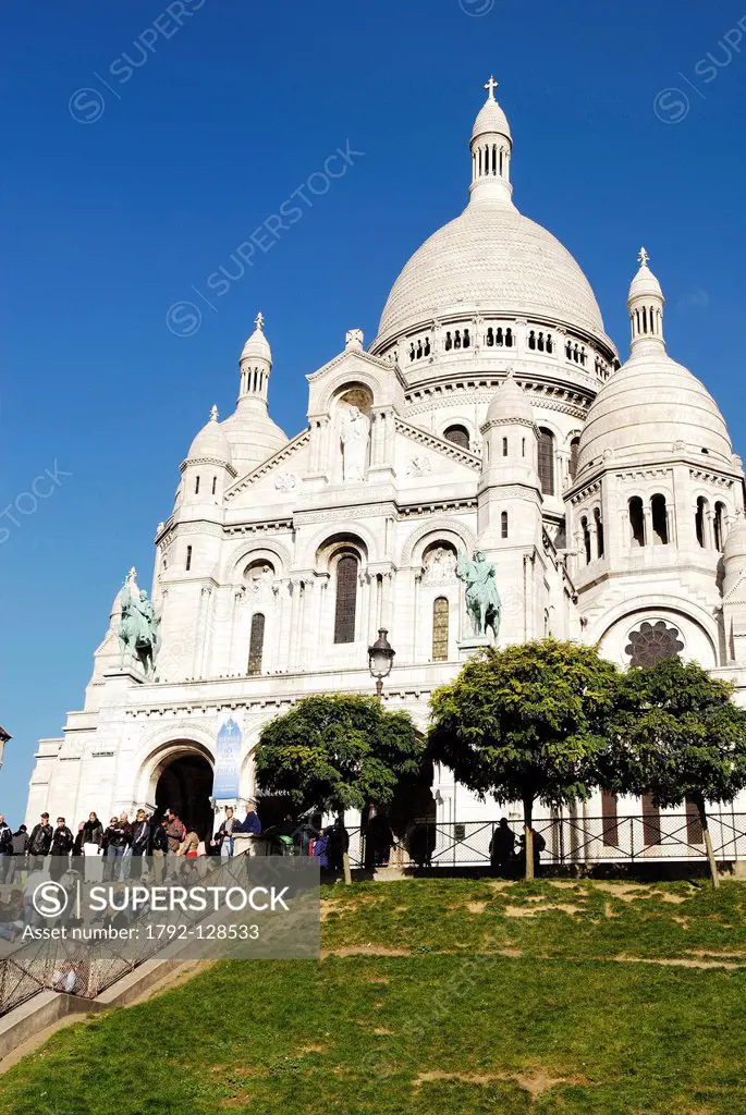 France, Paris, Montmartre, Sacre Coeur basilica, designed by architect Paul Abadie and completed in 1914