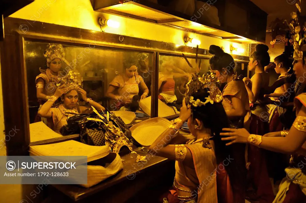 Indonesia, Bali Island, Ubud village, Ubud Water Palace, lotus cafe, Legong dancers getting ready in the backstage