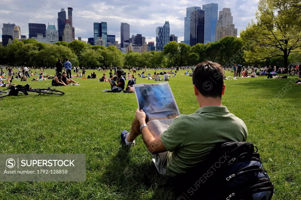United States, New York City, Manhattan, Central Park, Sundays on The Sheep Meadow, announcement of the death of Bin Laden in The New York Times