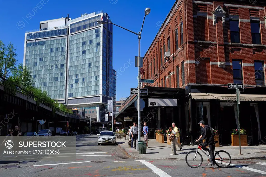 United States, New York City, Manhattan, Meatpacking District Gansevoort Market, the High Line is a park built on a section of the former elevated fre...