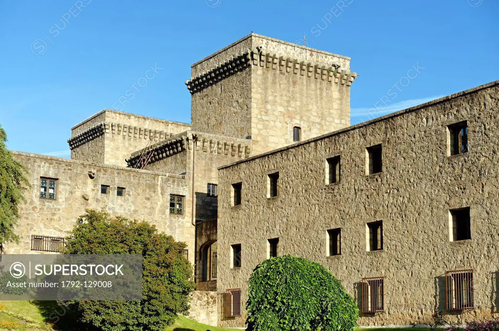 Spain, Extremadura, Jarandilla de la Vera, medieval castle of the 15th century was the home of Carlos V and transformed now into a Parador of Tourism