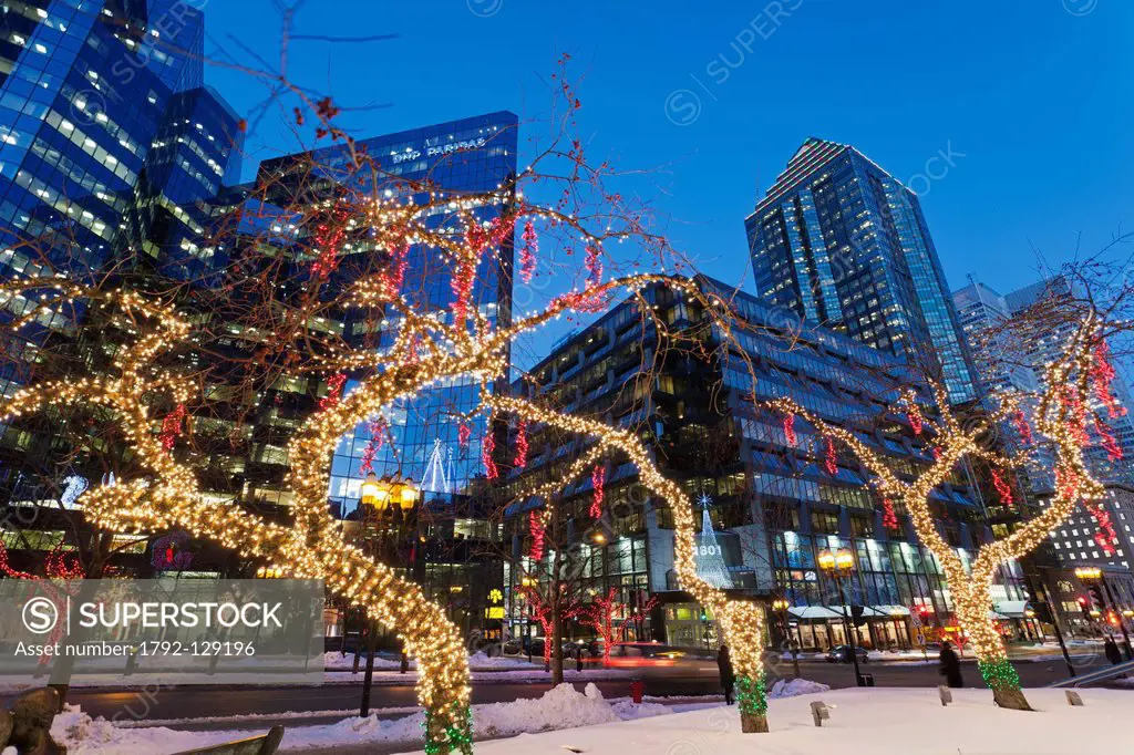 Canada, Quebec province, Montreal, decorations and Christmas lights, avenue McGill College