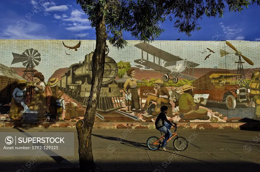 Australia, Northern Territory, Alice Springs, wall painting of 807 meters, painted on Coles supermarket by Bob et Kay Kessing telling the story of col...