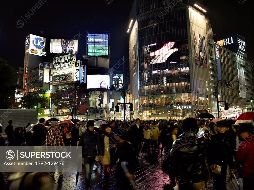 Japan, Tokyo, feature: the Palace of Tokyo, a crowd of people in Akihabara district