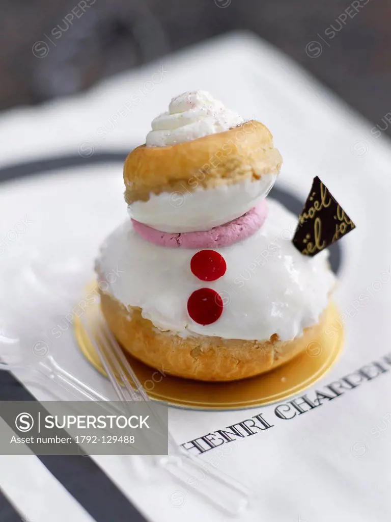 Japan, Tokyo, feature: the Palace of Tokyo, religieuse cream puff from Henri Charpentier