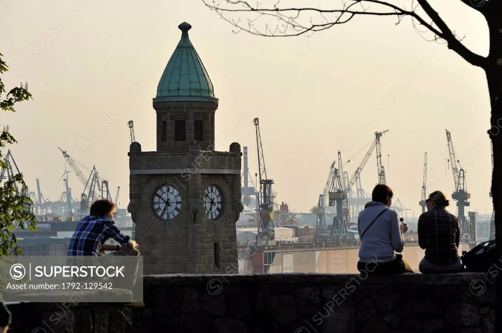 Germany, Hamburg, European Green Capital 2011, Sankt Pauli district, view over tower at Landungsbrucken to dockyard with cranes