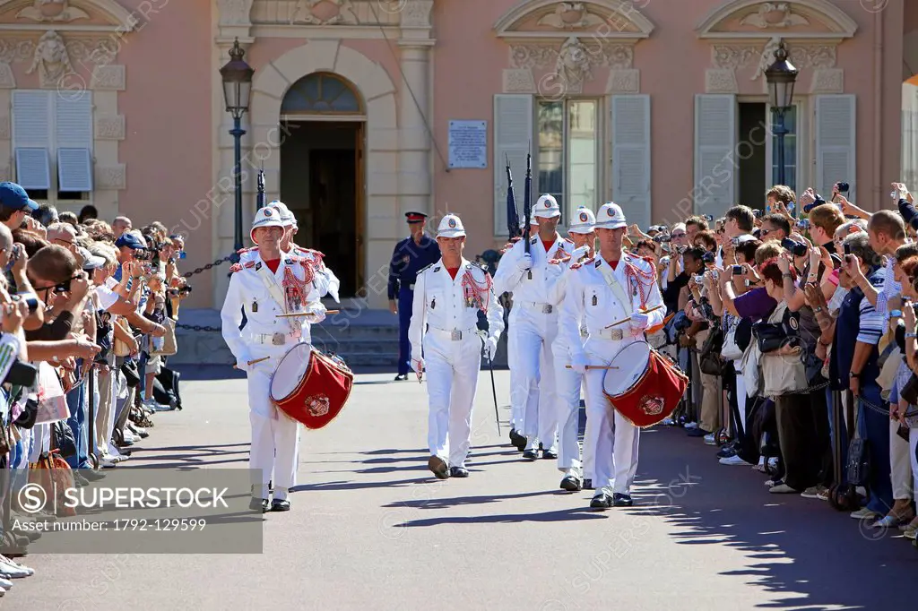 Principality of Monaco, Monaco, the Carabinieri Corps of HSH Prince, the changing of the guard in place of the royal palace, the barracks at the botto...