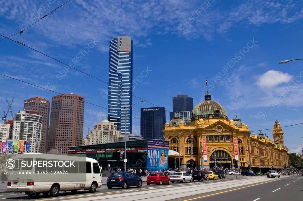 Australia, Victoria, Melbourne, Flinders Street Station on Federation Square