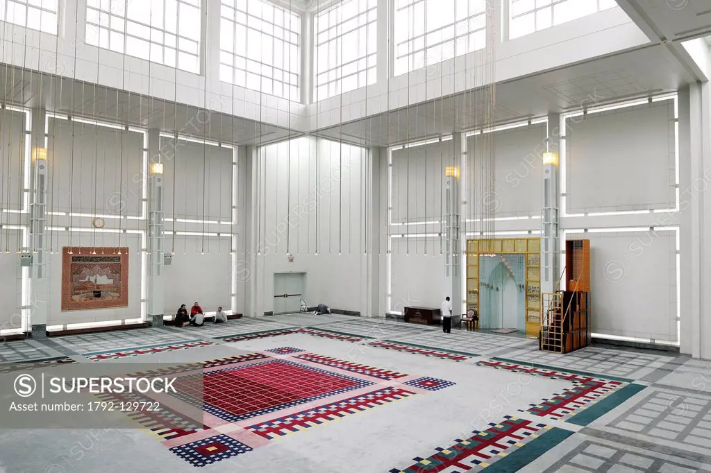 United States, New York City, Manhattan, Upper East Side, the New York Mosque Islamic Cultural Center is the largest Muslim mosque of the city charact...