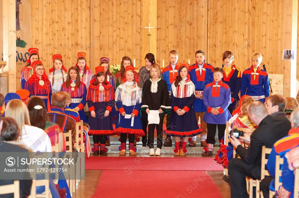 Norway, Lapland, Finnmark County, Karasjok, religious ceremony in the traditionnal sami´s habit