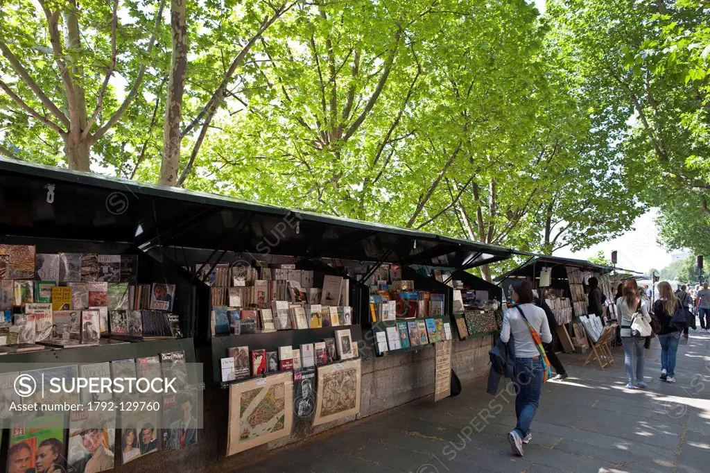 France, Paris, quai de la Megisserie, the booksellers