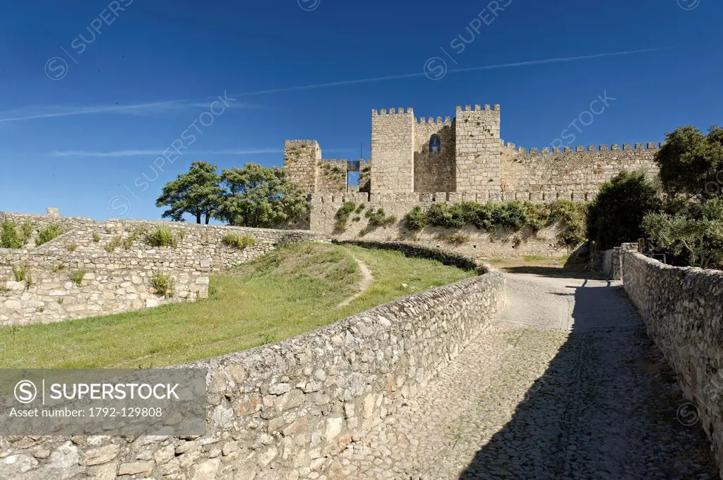 Spain, Extremadura, Trujillo, castle of Trujllo built in the 10th Century villa, walkway at the foot of the walls