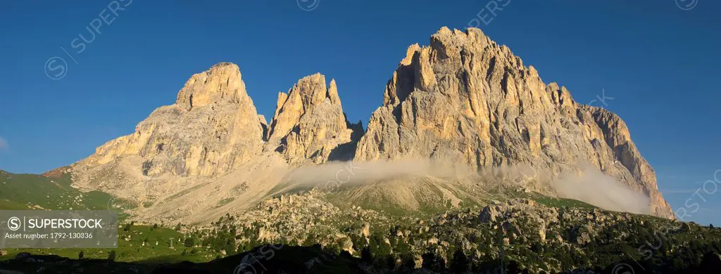 Italy, Trentino_Alto Adige, autonomous province of Bolzano, Dolomites, near Passo Sella, the Sassolungo, the Cinque Dita, and the Sasso Levante