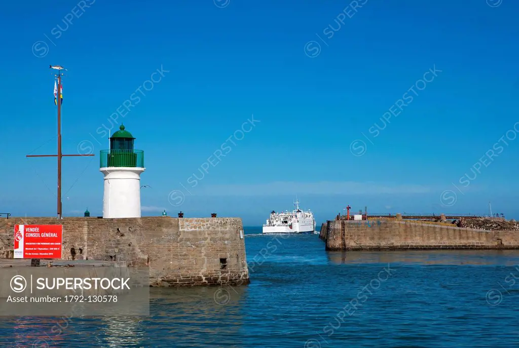 France, Vendee, Ile d´Yeu, Port Joinville, the lighthouse