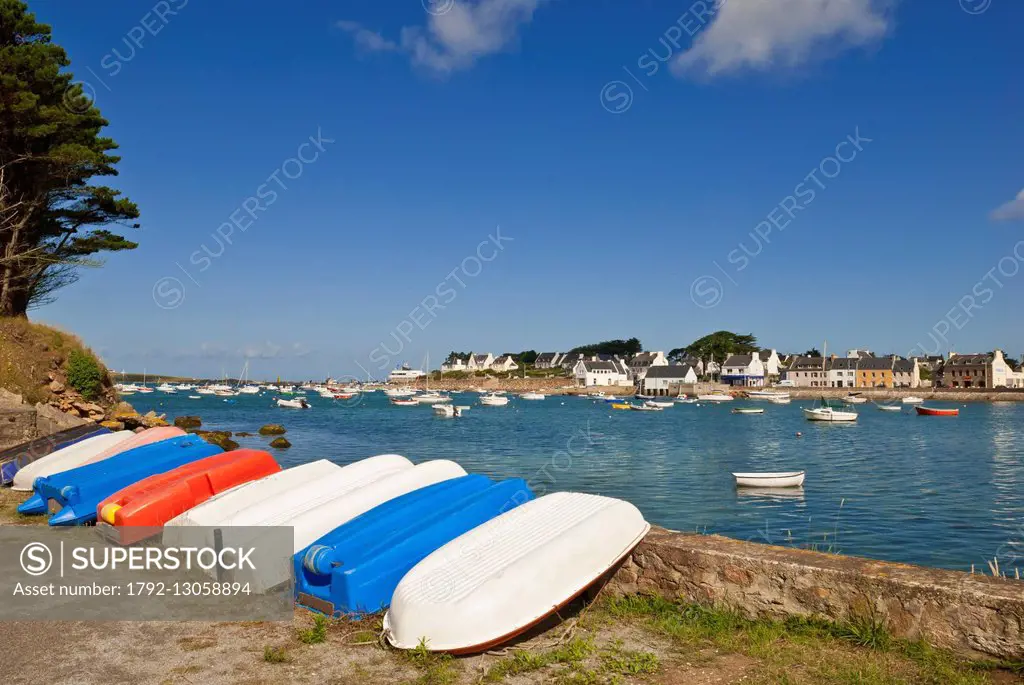 France, Finistere, Iroise Sea, Ploudalmezeau, Portsall, port