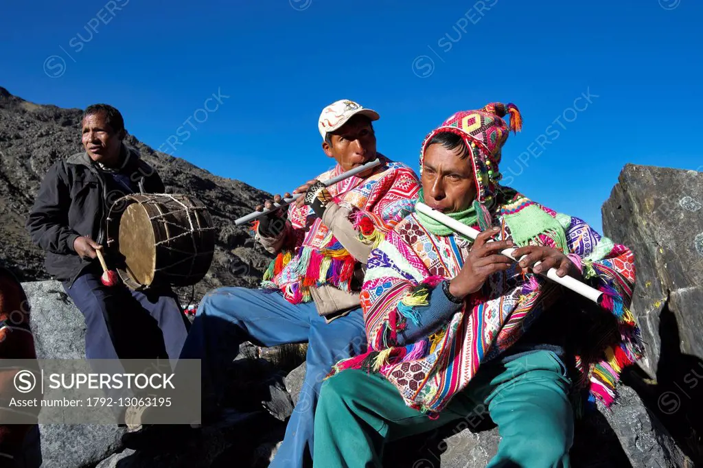 Peru, Cuzco province, Ocongate region, Lord Qoyllur Rit'i Day (or Snow Star Festival), a pilgrimage which takes place at 5000m altitude, meeting each ...