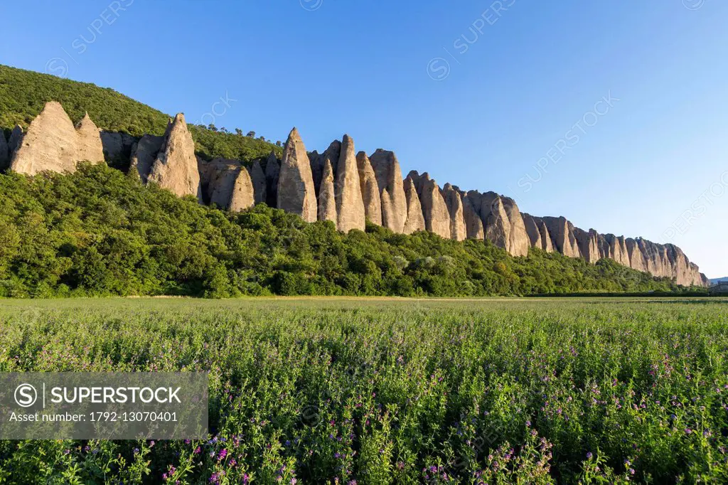 France, Alpes de Haute Provence, Les Mees, rocks of penitents