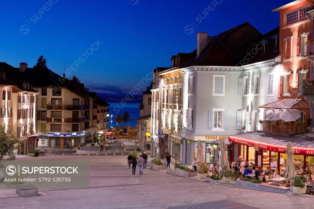France, Haute Savoie, Chablais, Evian les Bains, pedestrian street with a view of the Lake Geneva
