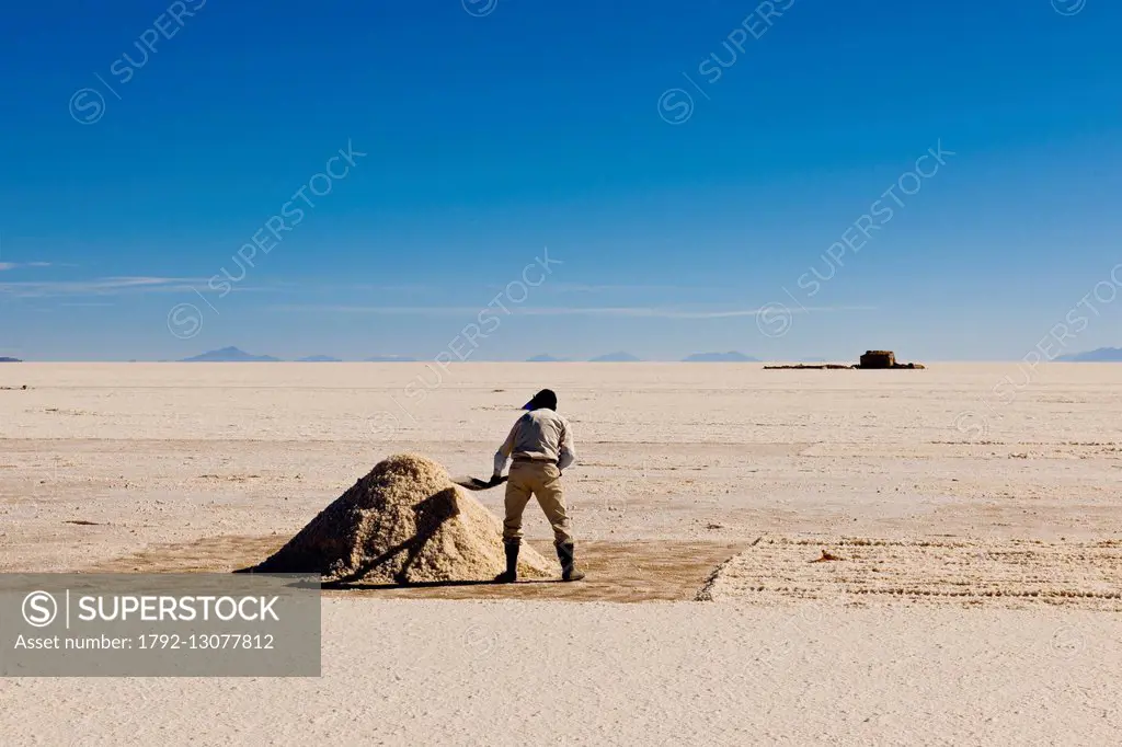 Bolivia, Potosi Department, Salar de Uyuni (3653 m), the biggest salt reserve in the world, salt worker collecting salt