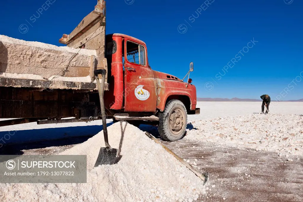 Bolivia, Potosi Department, Salar de Uyuni (3653 m), the biggest salt reserve in the world, salt worker collecting salt