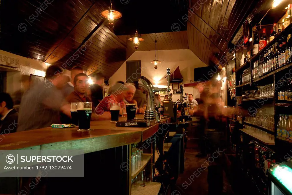 Ireland, County Galway, Aran Islands, Inishmaan, pub night, pints over the counter