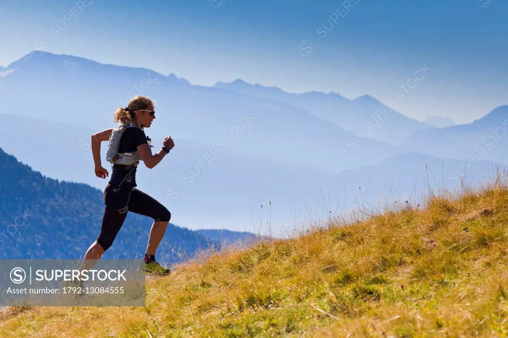France, Isere, Parc Naturel Regional de Chartreuse (Natural regional park of Chartreuse), woman running in the mountains
