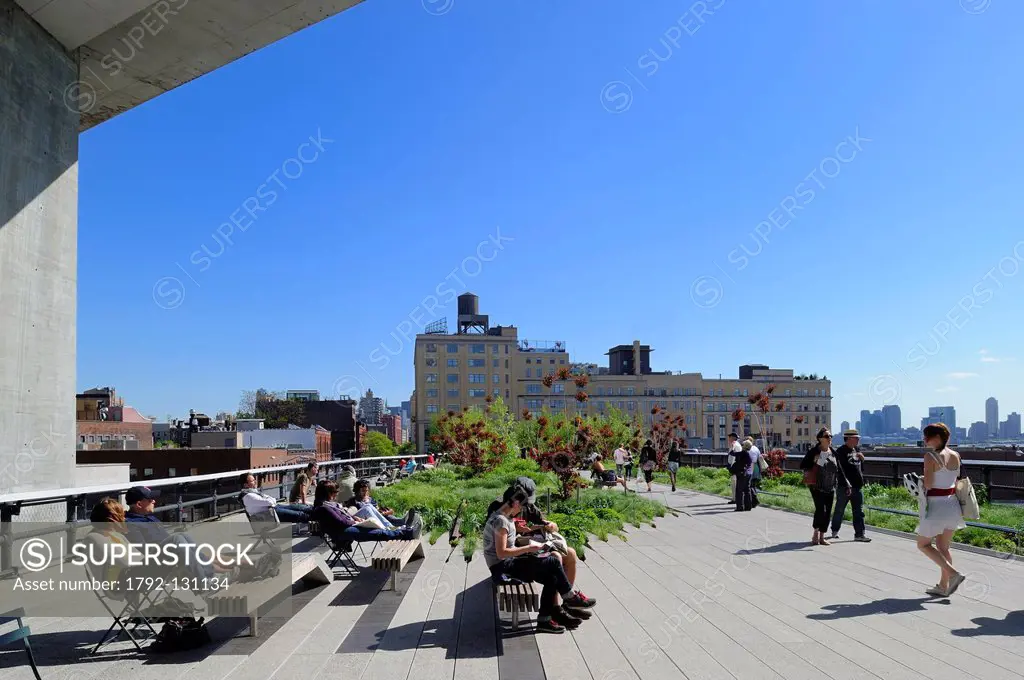 United States, New York City, Manhattan, Meatpacking District Gansevoort Market, the High Line is a park built on a section of the former elevated fre...