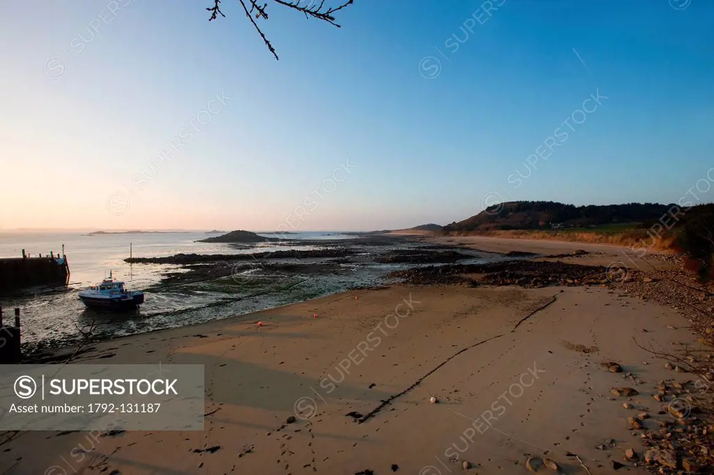 United Kingdom, Channel Islands, Herm Island, the harbour at low tide