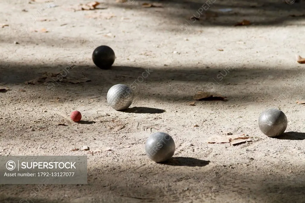 France, Var, Saint Tropez, playing Petanque (French bowls) on the Place des Lices