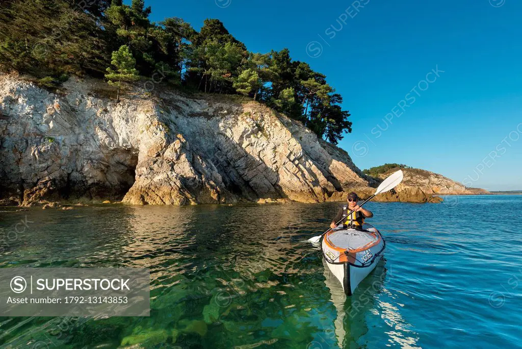 France, Finistere, Crozon, kayak in the Crozon Peninsula