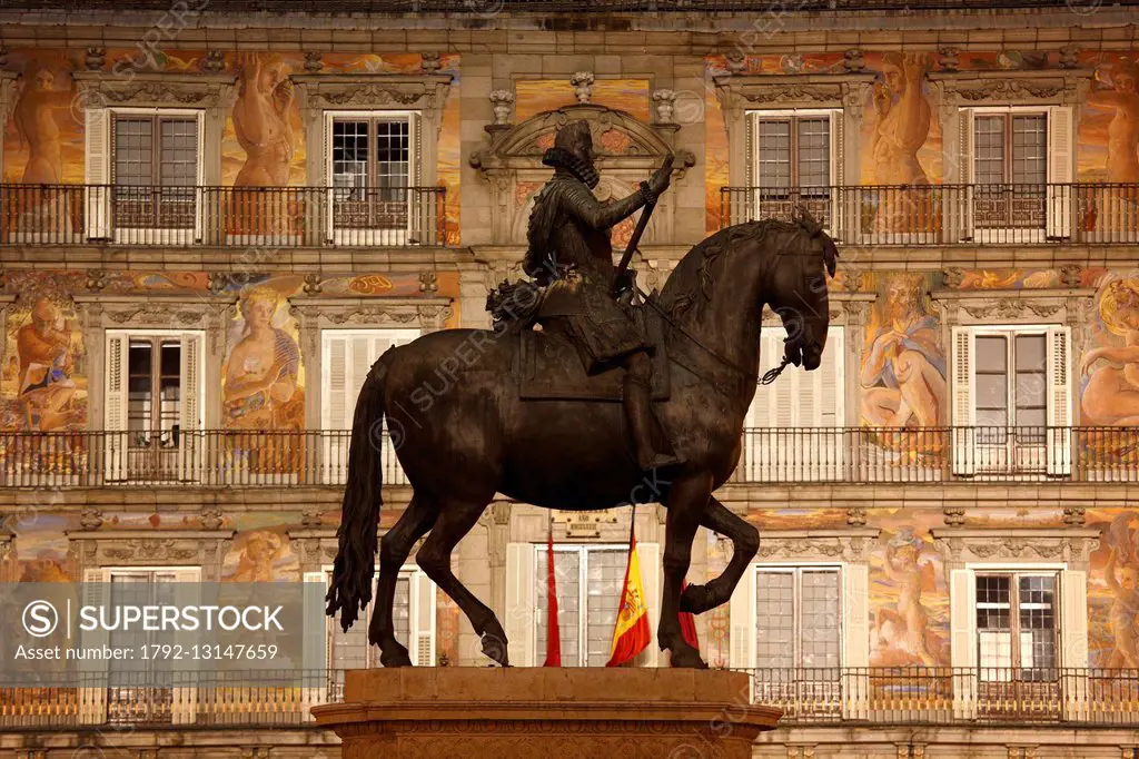 Spain, Madrid, Plaza Mayor, Equestrian statue of Felipe III