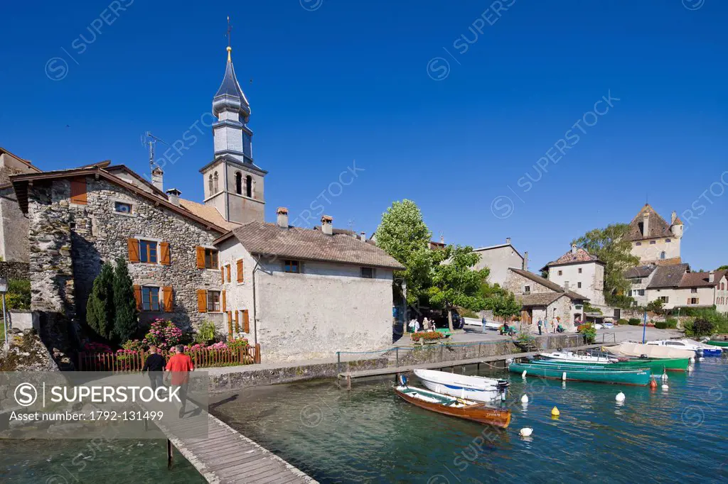 France, Haute Savoie, Le Chablais, Yvoire, labeled Les Plus Beaux Villages de France the Most Beautiful Villages of France, Lake Geneva, marina and fi...