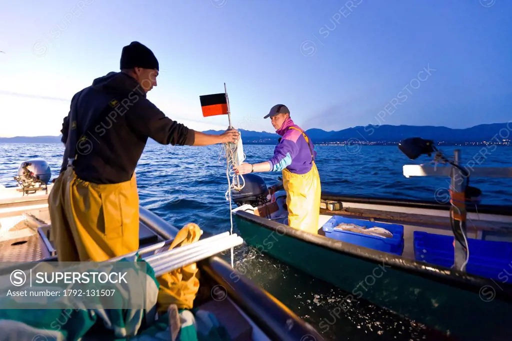 France, Haute Savoie, Le Chablais, Thonon les Bains, fishermen on Lake Geneva