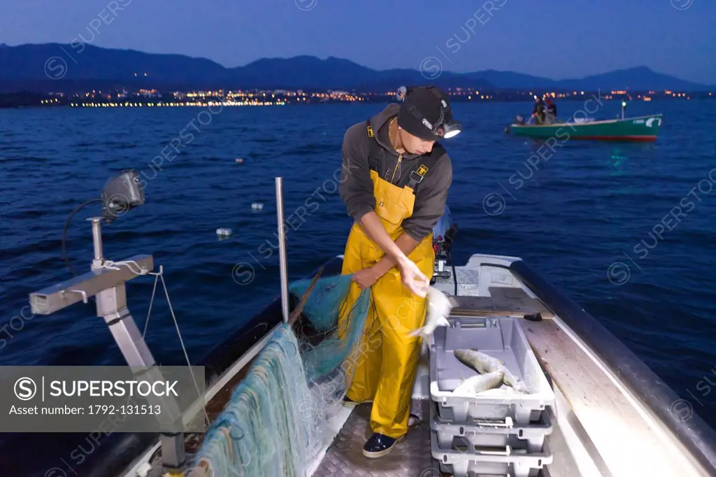 France, Haute Savoie, Le Chablais, Thonon les Bains, fisherman of feras on Lake Geneva