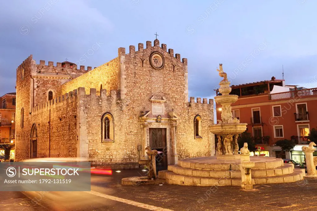 Italy, Sicily, Taormina, cathedral of San Nicola and Tauro fountain