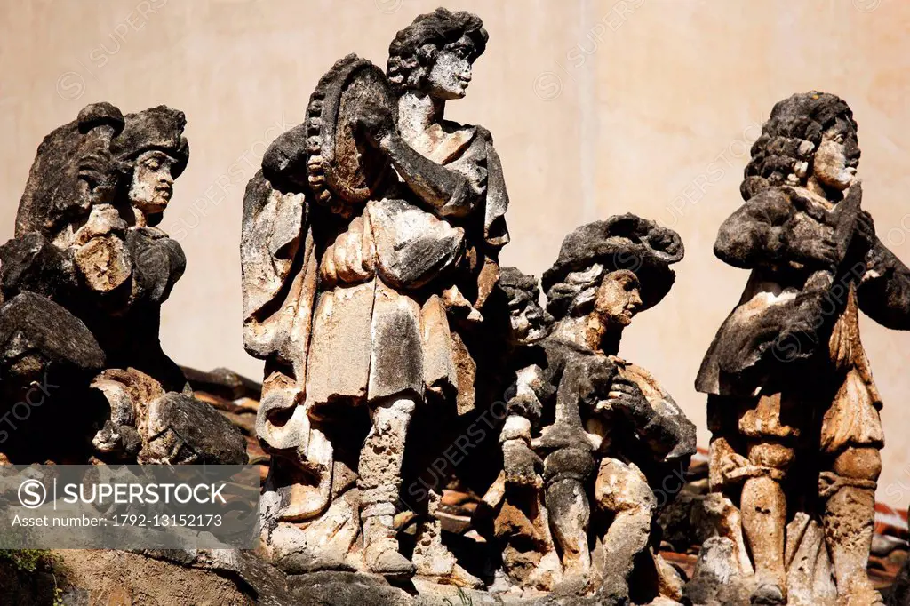 Italy, Sicily, Bagheria, Villa Palagonia built in 1715, grotesque statues