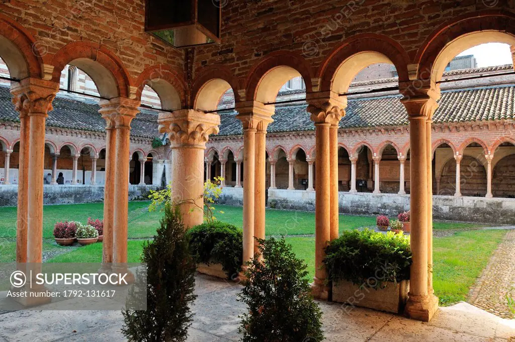 Italy, Veneto, Verona, listed as World Heritage by UNESCO, Basilica of San Zeno, cloister dating back to 1123