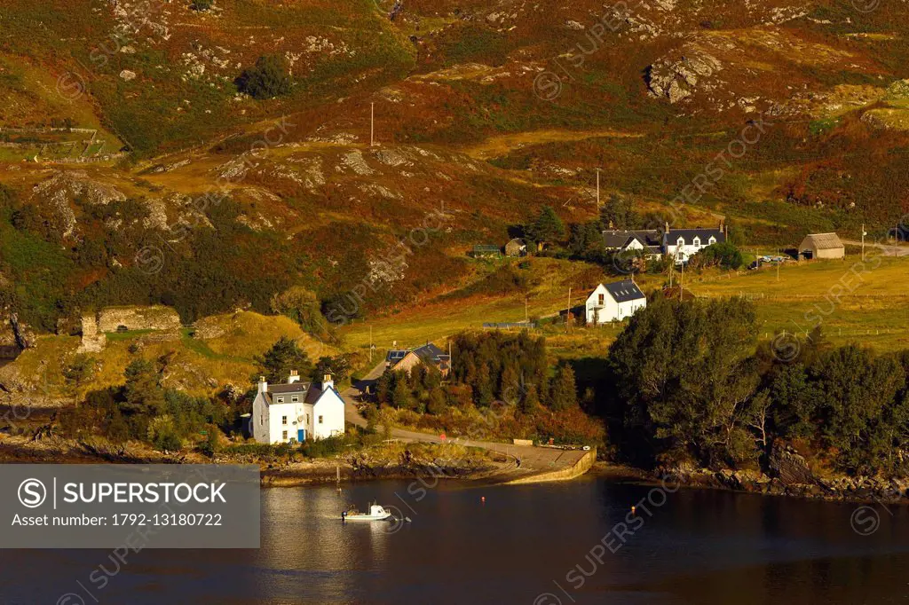 United Kingdom, Scotland, Wester Ross, Slumbay, Loch Carron, houses beside a loch in autumn