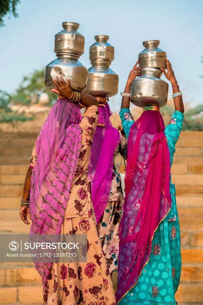 India, Rajasthan state, Jaisalmer, back from the well