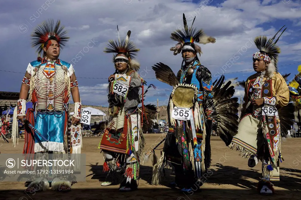 United States, Arizona, Window Rock, Festival Navajo Nation Fair, navajos dancers wearing ceremonial clothes (regalia) during a Pow Wow