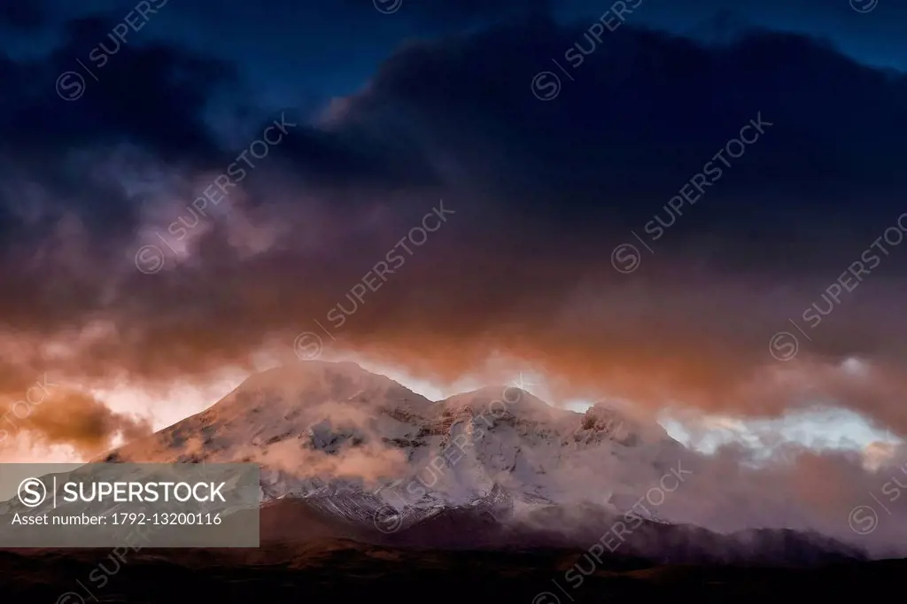 Ecuador, Chimborazo, Natural Reserve of Chimborazo, view the dusk of the snow-capped Chimborazo volcano