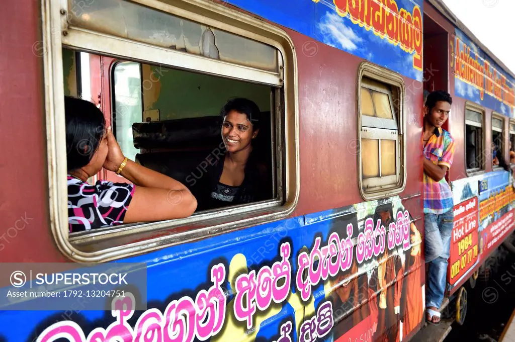 Sri Lanka, Southern Province, train from Colombo to Galle, arrival in Galle, young women